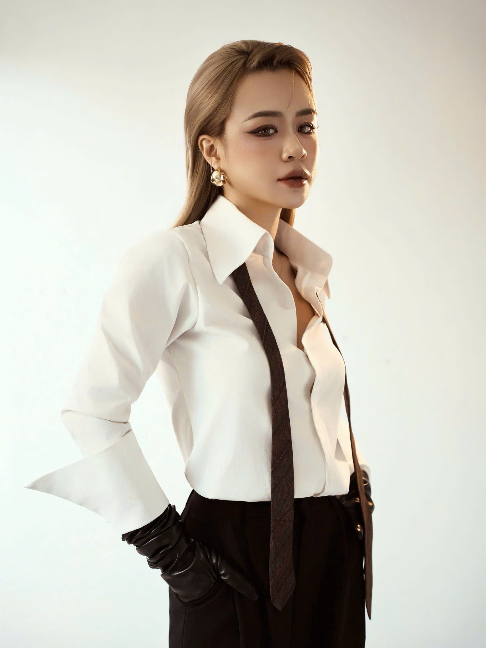 Elegant portrait of Cô Di Ngôn Từ, a female communications and speech coach, warm lighting, professional attire, sophisticated vibe.